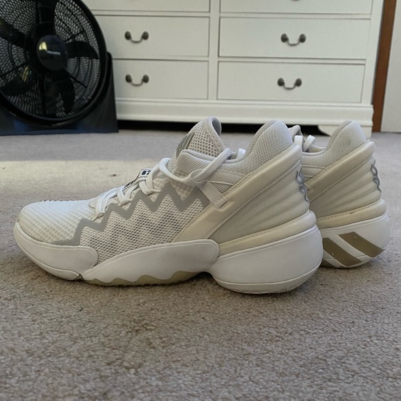 Men’s Adidas Donovan Mitchell Basketball Shoes - Picture 1 of 5